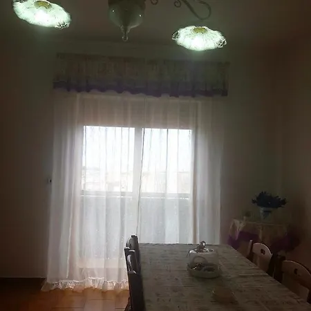 לינה וארוחת בוקר Iris 3*