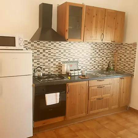 לינה וארוחת בוקר Iris 3*